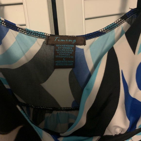 Flattering Patterned Dress - Picture 2 of 4